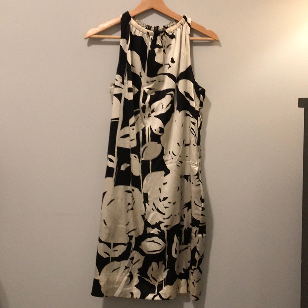 Gorgeous Taylor silk cocktail dress w/ POCKETS!